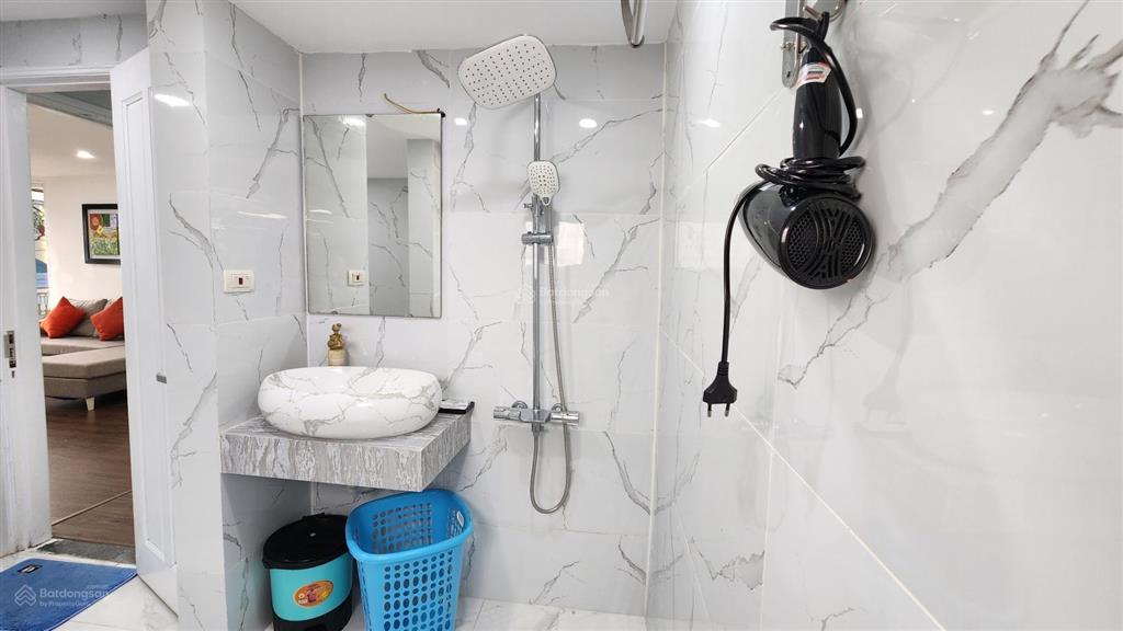 Căn hộ dịch vụ 1 ngủ rộng 70 m cho thuê tại phố đào tấn, gần lotte