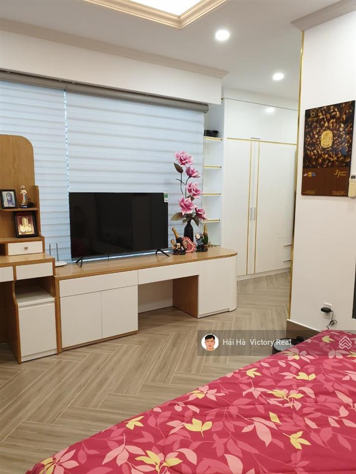 Bán nhà hxh đường đồng đen, gần gx tân việt, dt 5.7 x 12.8m, nhà 3 tầng đẹp, kiến trúc tân cổ điển