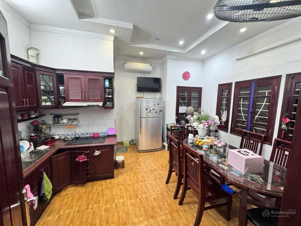 Cần bán nhà mặt phố lạc long quân, tây hồ 73 x 6t, giá 38 tỷ 6 ( có thương lượng )
