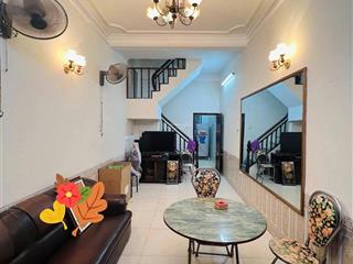 Cho thuê nhà ngõ 1194 đường láng gần trường đại học ngoại thương, giao thông vận tải  40m  4 pn.