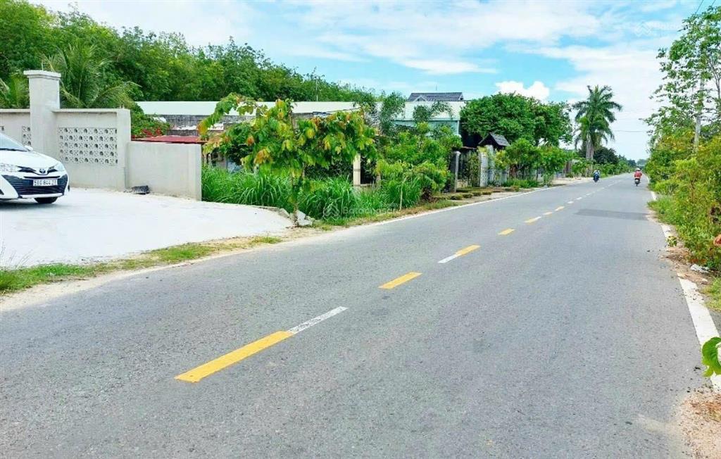 Bán gấp đất 118m2 giá 1tỷ250 đường nguyễn thị lắng gần sân vận động cây da xã tân phú trung