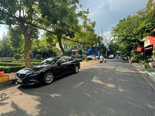 Bán nhà hẽm 239 tân quý ( 9,3x24m) cấp 4 . giá 22,8 tỷ, đường 12m thông,gần công viên