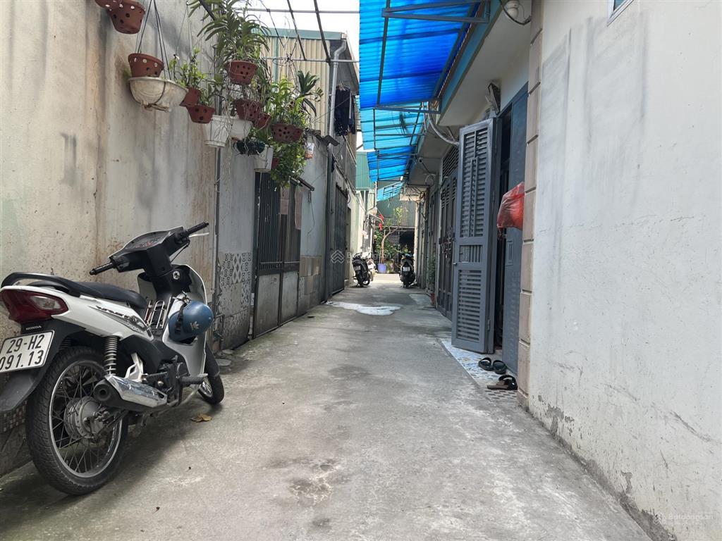 Cần bán gấp mảnh đất thổ cư tặng căn nhà cấp 4 tại trung tâm tổ 4 phường Phúc Lợi, Long Biên