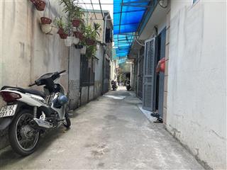 Cần bán gấp mảnh đất thổ cư tặng căn nhà cấp 4 tại trung tâm tổ 4 phường Phúc Lợi, Long Biên