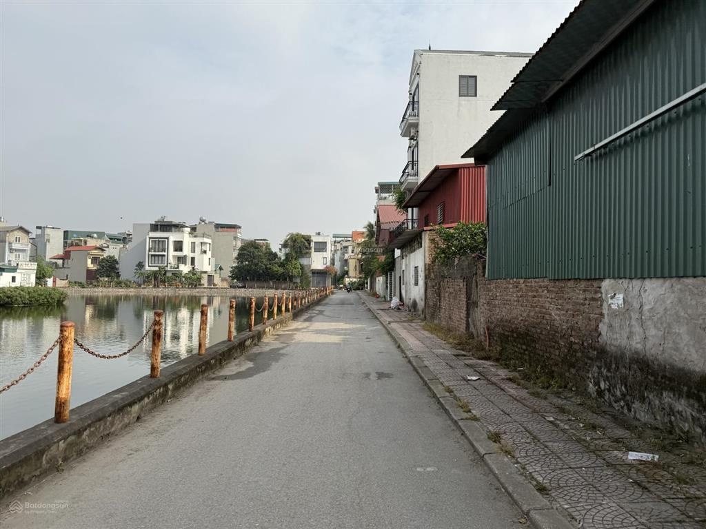 Chính chủ cần bán mảnh đất đẹp view hồ đầm tranh phường cự khối, long biên