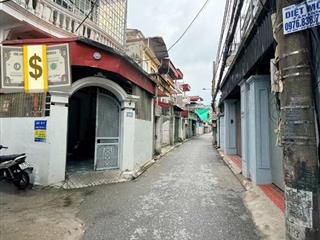 Chuyển nơi ở gia chủ bán nhanh căn nhà 3 tầng mặt ngõ 987 Ngô Gia Tự phường Thượng Thanh