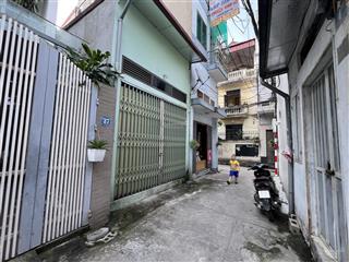Cần tiền hạ giá bán nhanh mảnh đất thổ cư tặng căn nhà cấp 4 đường thông ô tô con