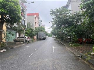 Chính chủ cần bán gấp 60m2 đất đẹp trục chính trong khu phân lô tái định cư Trâu Qùy, Gia Lâm