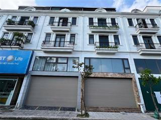 Cần bán gấp căn Shophouse Sông Hồng hoàn thiện có thang máy tại trung tâm Trâu Qùy, Gia Lâm 