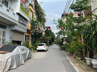 Cần bán gấp mảnh đất hai mặt thoáng tặng căn nhà 3 tầng cũ mặt ngõ 62 đường Trâu Qùy, Gia Lâm 