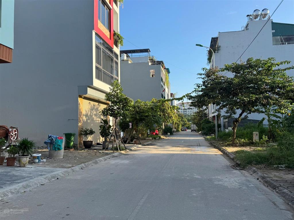 Cần bán gấp lô đất đẹp hướng đông nam tại trung tâm khu tái định cư trâu qùy, gia lâm