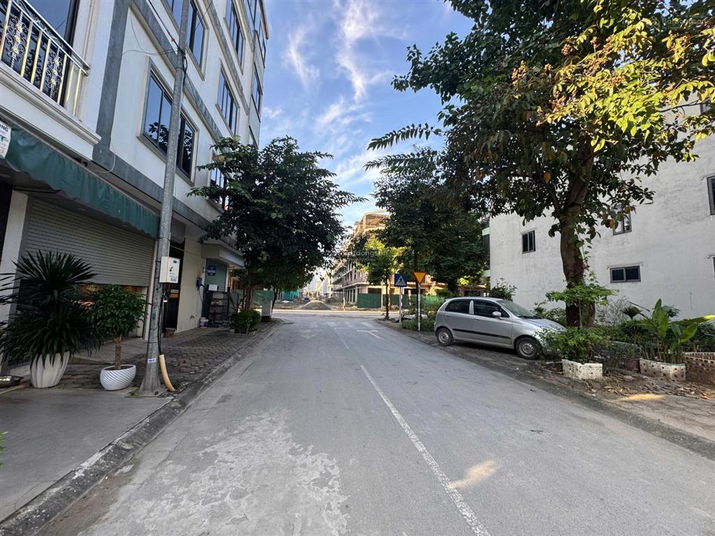 Cần bán gấp lô đất đẹp hướng đông nam tại trung tâm khu tái định cư trâu qùy, gia lâm