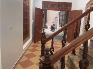 Cho thuê nhà 3 tầng, 4 phòng ngủ, sân rộng chợ quang, thanh liệt  sát cv the manor central park