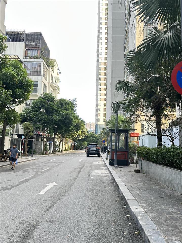 Hàng hiếm  tại lk 82 nguyễn tuân, thanh xuân, khu vip nhất nhì quận, thang máy, giá hợp lý