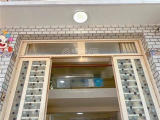 Khu vực hiếm bán  ngay cầu camet chỉ cách quận 1 =100m nhà 05 tầng