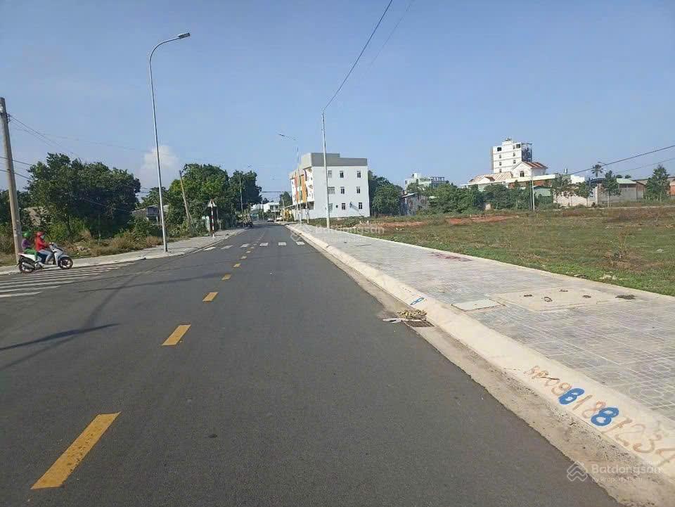 Chủ kẹt tiền cần bán gấp 1 lô đất ngay vòng xoay long điền giá ngộp