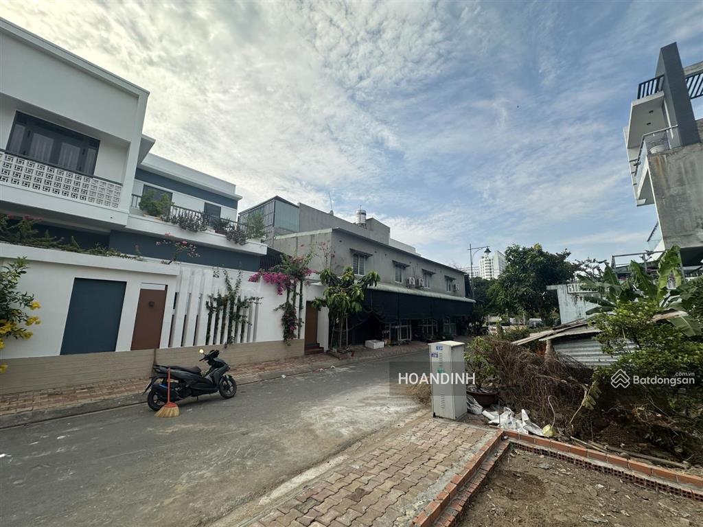Đất kdc sầm uất, full thổ cư, sổ hồng, mt đường nhựa 8m 123m2=6x20,5m giá 5,45 tỷ