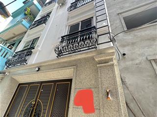 Toà ccmn  phú diễn 83m2 x 7 tầng  đủ pccc  dòng tiền 110tr/tháng  giá 21.5 tỷ.