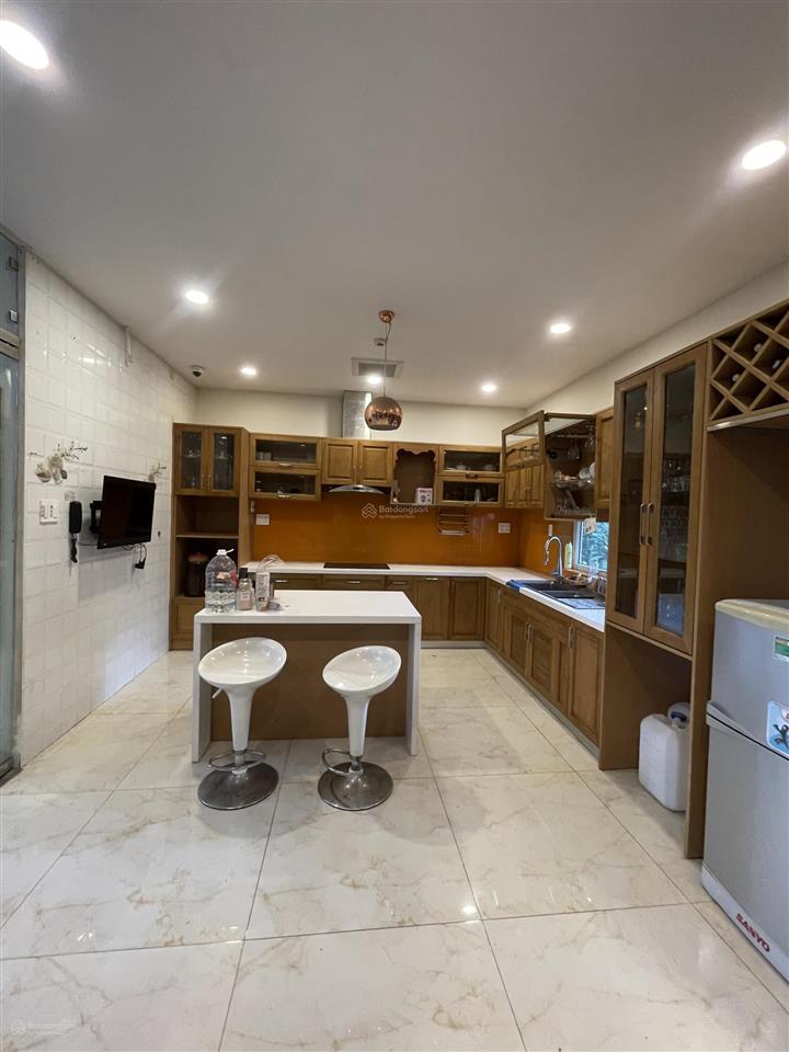 Biệt thự đơn lập dt 300m2 full nội thất giá 42 tỷ tl gọi hương