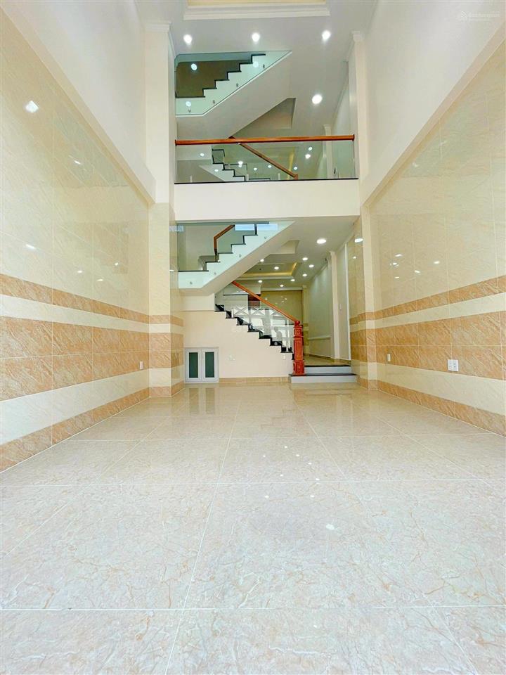 Cho thuê nhà mới cách vạn phúc city 1km, gần chợ , trường học , siêu thị bán kính 1km, hđ lâu dài