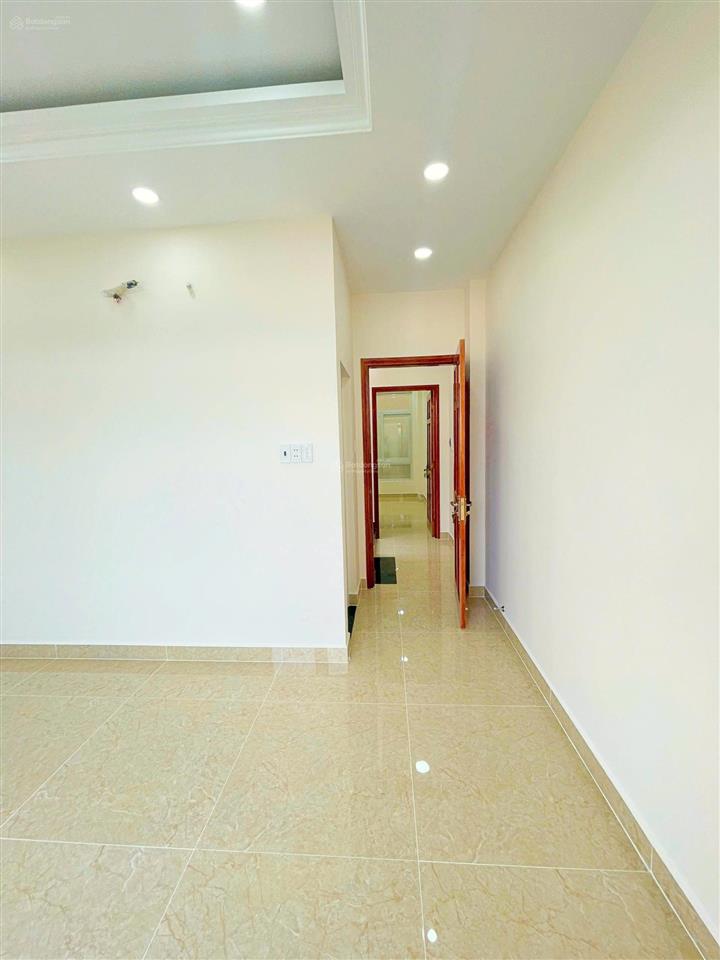 Cho thuê nhà mới cách vạn phúc city 1km, gần chợ , trường học , siêu thị bán kính 1km, hđ lâu dài