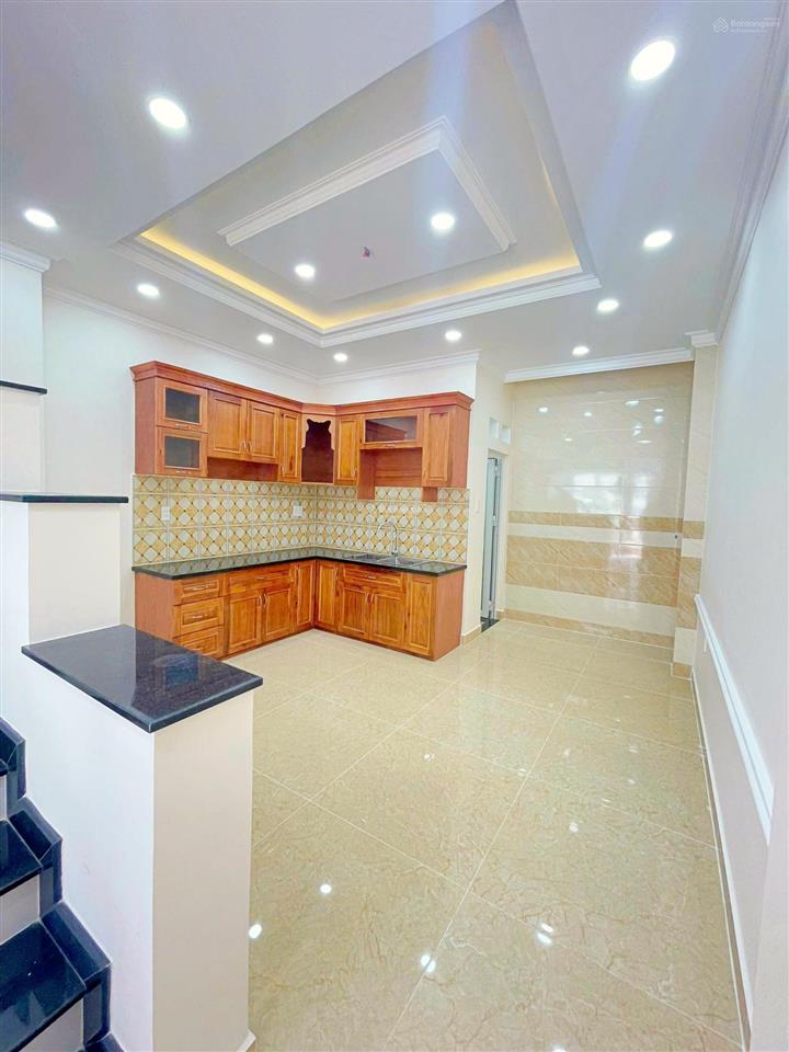 Cho thuê nhà mới cách vạn phúc city 1km, gần chợ , trường học , siêu thị bán kính 1km, hđ lâu dài