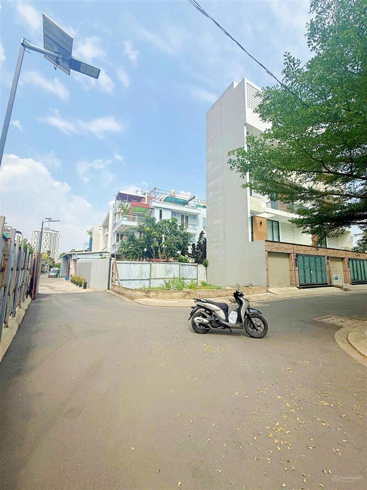 Bán nhà 3 tầng đường 7m gần sông sg liền kề vạn phúc city, cách ql13 200m, sổ riêng hoàn công