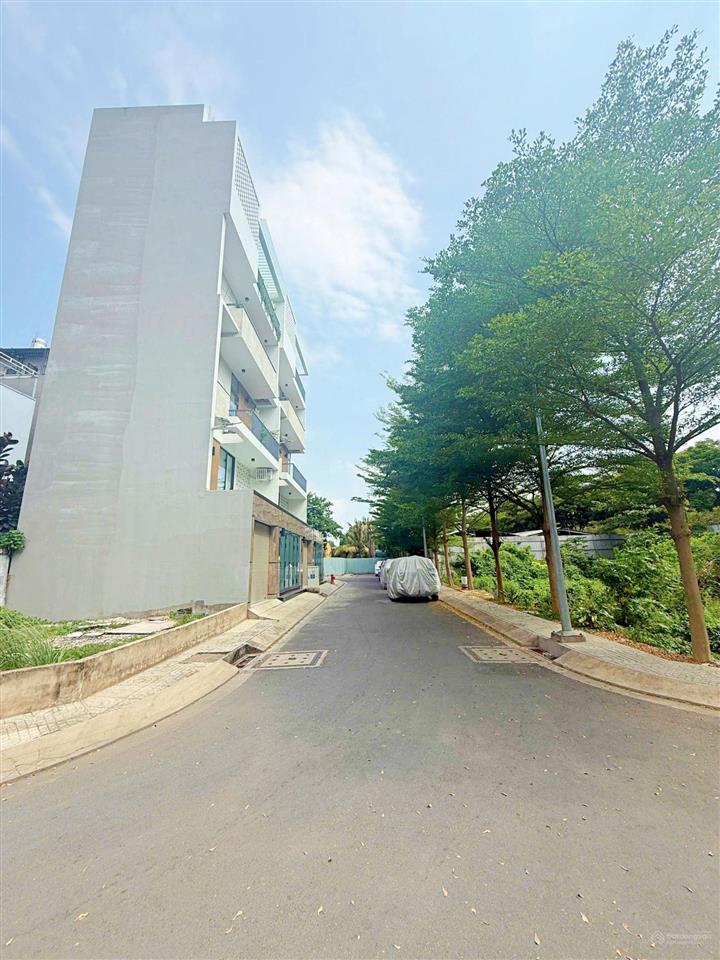 Bán nhà 3 tầng đường 7m gần sông sg liền kề vạn phúc city, cách ql13 200m, sổ riêng hoàn công