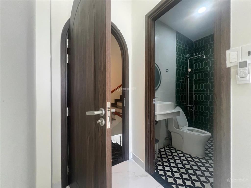 Nhà 3 tầng cách ql13 100m ngay cầu đúc nhỏ , khai thác 20tr/tháng