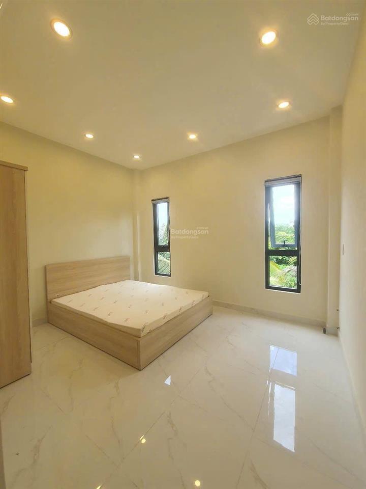 Nhà 3 tầng cách ql13 100m ngay cầu đúc nhỏ , khai thác 20tr/tháng