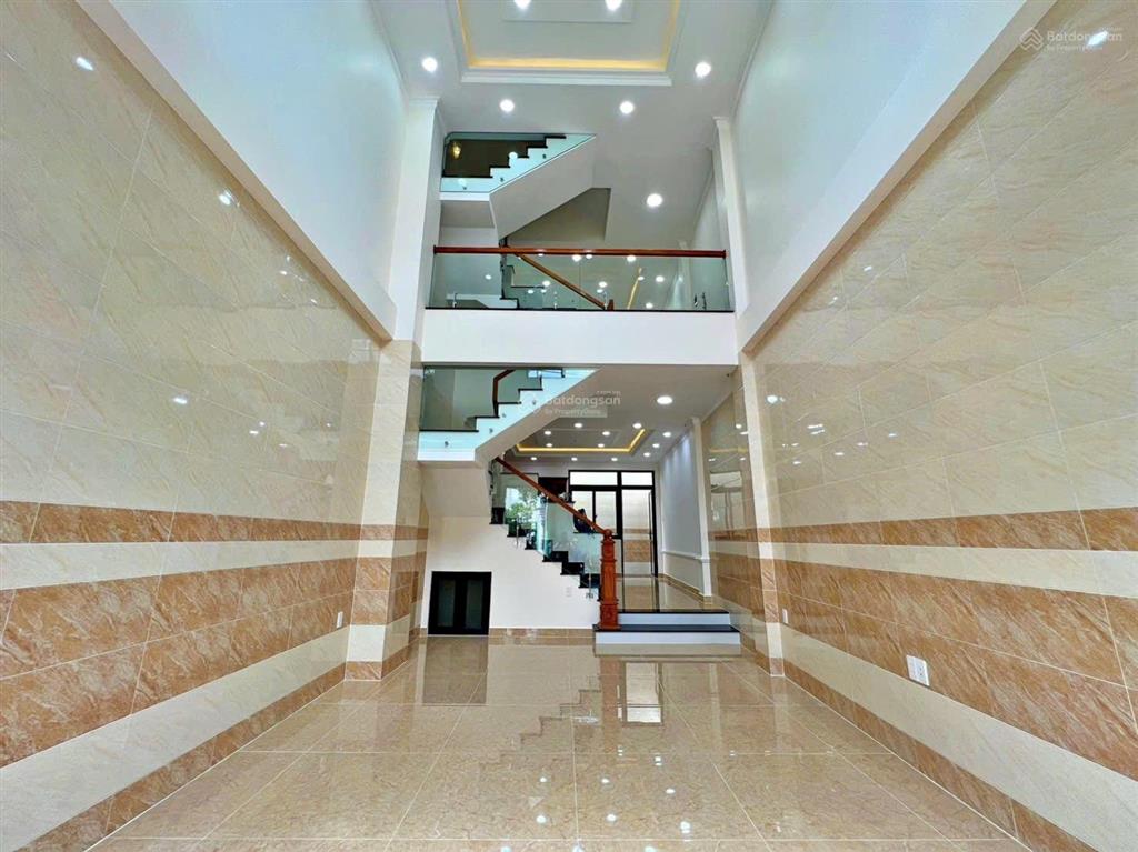 Nhà 3 tầng 60m2 hẻm 585 ql13  khu ven sông sg đẹp cách ql13 chỉ 100m, shr