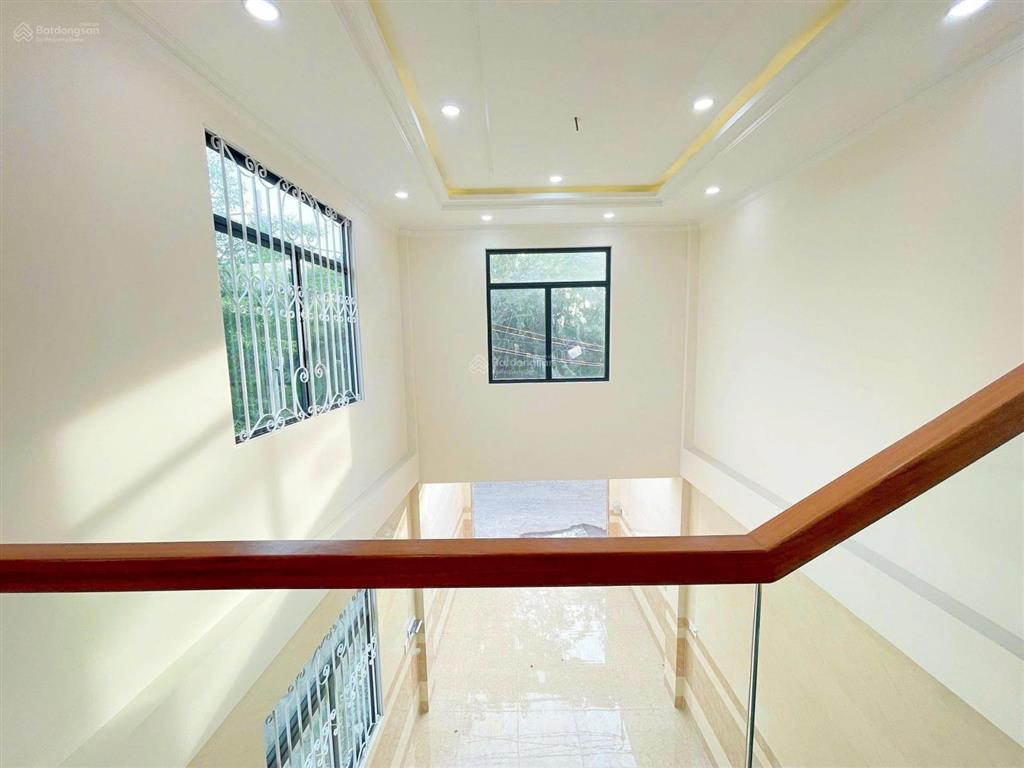 Nhà 3 tầng 60m2 hẻm 585 ql13  khu ven sông sg đẹp cách ql13 chỉ 100m, shr