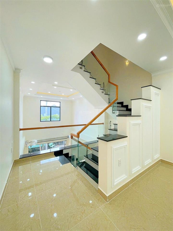 Nhà 3 tầng 60m2 hẻm 585 ql13  khu ven sông sg đẹp cách ql13 chỉ 100m, shr