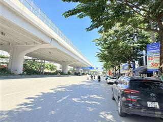 46.5tỷ  toà nhà mặt phố phạm văn đồng  7 tầng thang máy  thông sàn kinh doanh  vỉa hè đá bóng