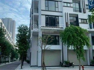 Chính chủ cần bán liền kề ngân hà vạn phúc , vị trí vừa ở và kinh doanh rất hợp lý . 0822 281 ***