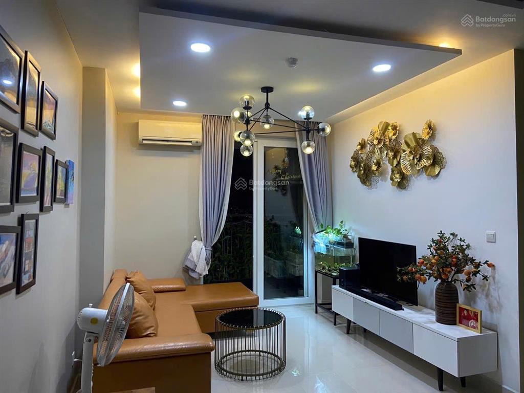 Bán căn hộ 2 phòng ngủ 2 wc có ban công full nội thất đẹp, 3 tỷ có thương lượng