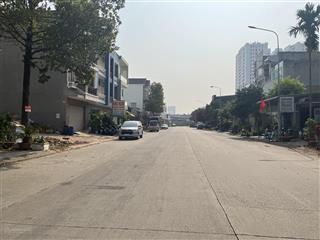Bán gấp đất 111m2 đường d4 khu vincom 550 dĩ an tiện ích đầy đủ