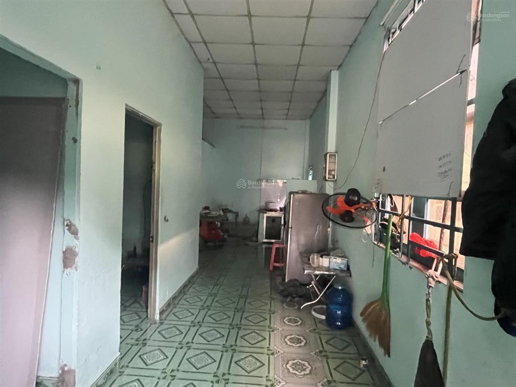 Cho thuê nhà cấp 4 sân xe hơi phường bình an dĩ an