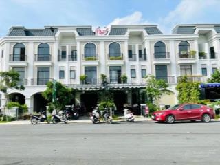 Bán gấp nhà phố view sông. dt 5x20m, xd 3 lầu 4pn sân ô tô giá 3t3(100%) cách aeon tân an 400m