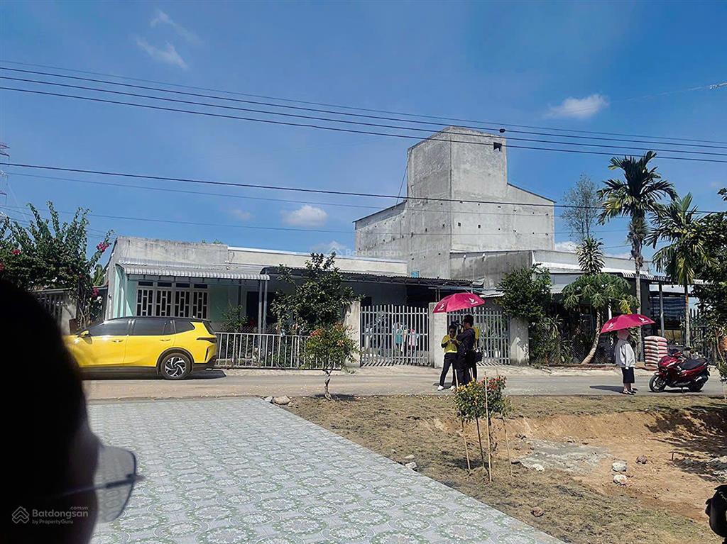 Bán gấp lô đất ngay trường học cấp 2 trừ văn thố, mặt tiền nhựa giá 920 triệu, 253m2