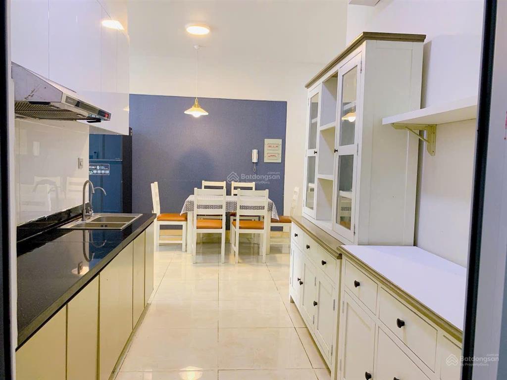 Cho thuê 2pn, view sông, gần full đồ, chung cư luxgarden q7