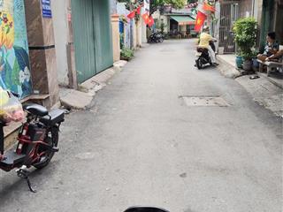 Cho thuê mặt bằng 10x20m, hẻm 60 lâm văn bền q7, giá 25tr/th.  0978 272 ***  trang