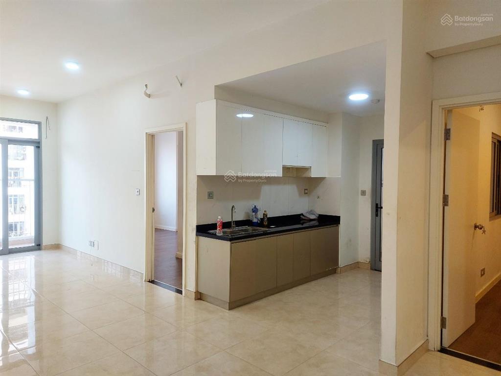 Bán 2pn luxgarden, 69m2, nội thất cơ bản. sổ hồng, có sẵn hd thuê nhà 8tr5. 0978 272 *** trang