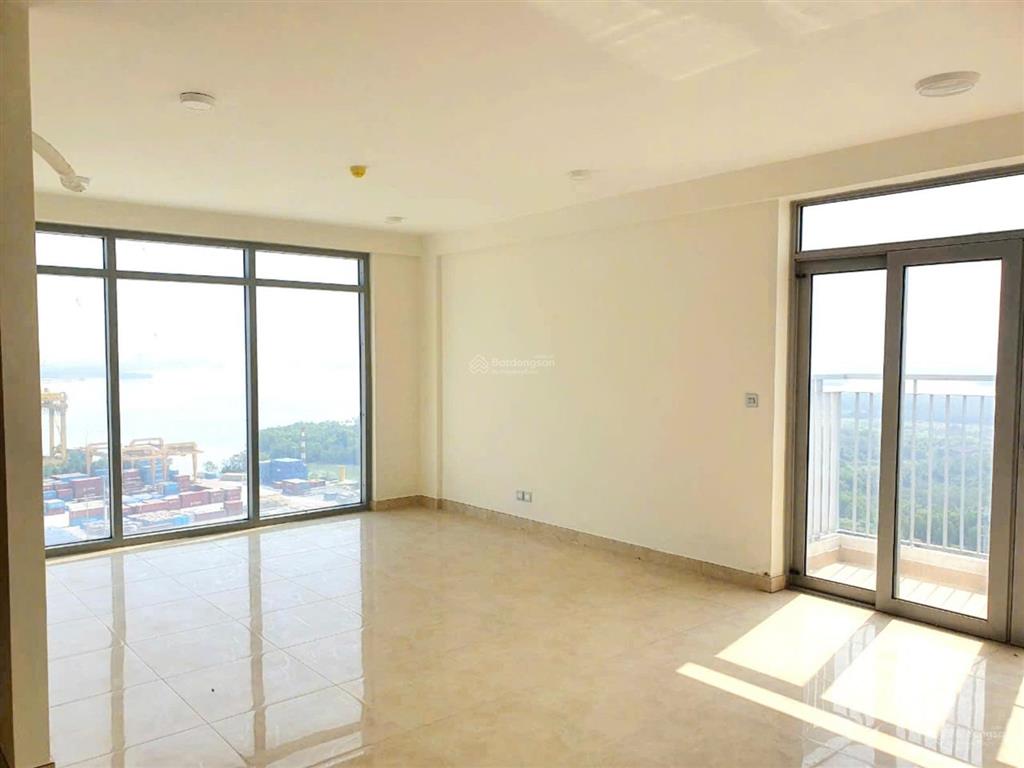 Bán căn 2 phòng ngủ hướng sông, 68m2, sổ hồng có sẵn, 3tỷ6