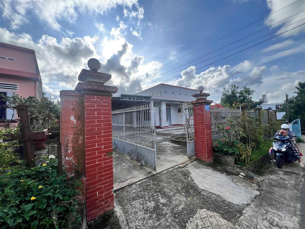 Đất thổ cư trung tâm tp. bảo lộc mặt tiền đường 12m thuận tiện kinh doanh cạnh trường học