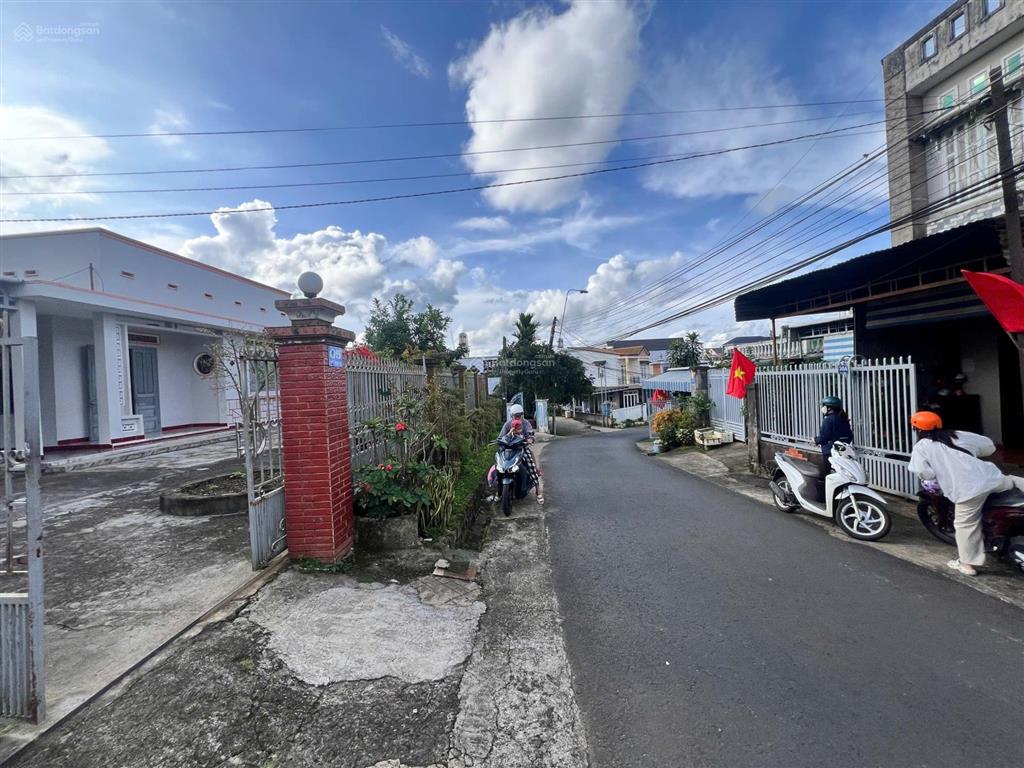 Đất thổ cư trung tâm tp. bảo lộc mặt tiền đường 12m thuận tiện kinh doanh cạnh trường học