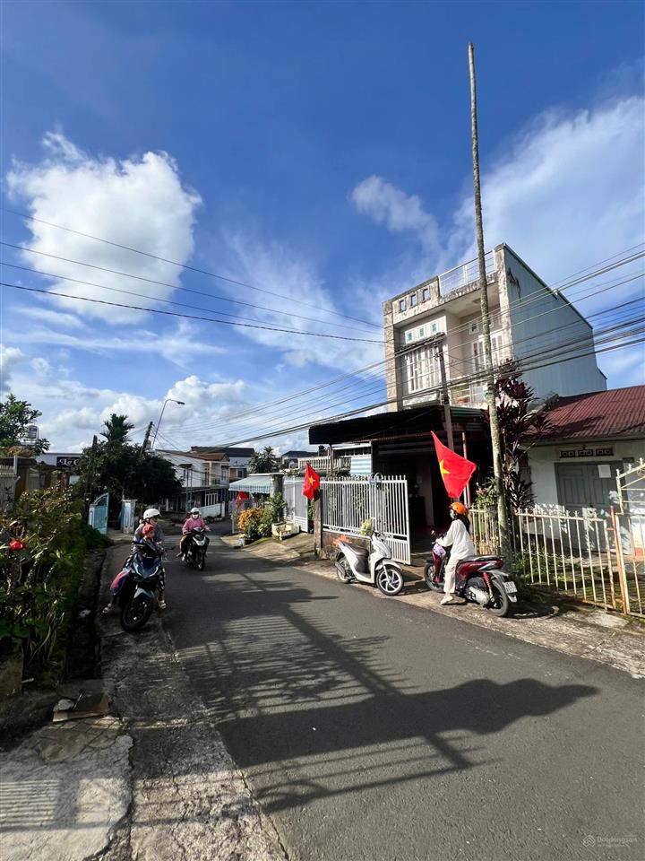 Đất thổ cư trung tâm tp. bảo lộc mặt tiền đường 12m thuận tiện kinh doanh cạnh trường học