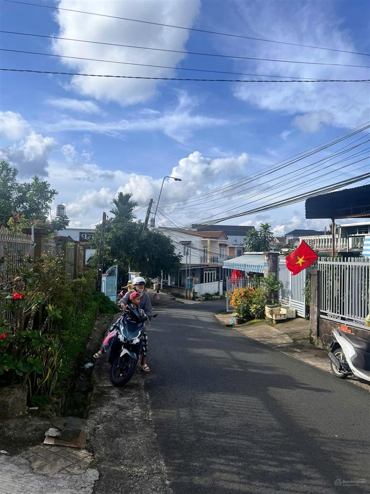 Đất thổ cư trung tâm tp. bảo lộc mặt tiền đường 12m thuận tiện kinh doanh cạnh trường học