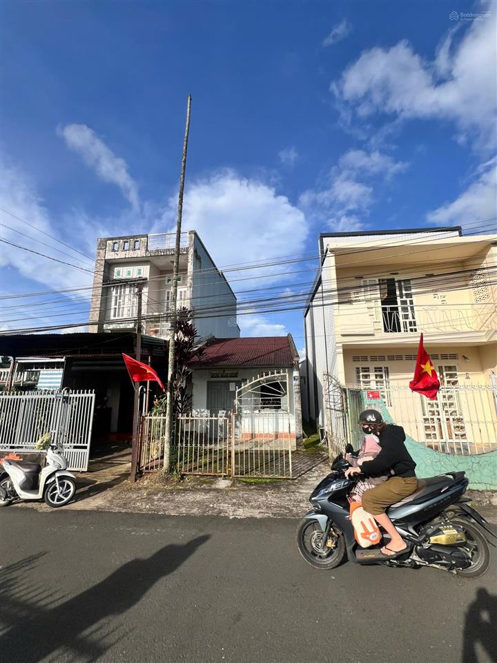 Đất thổ cư trung tâm tp. bảo lộc mặt tiền đường 12m thuận tiện kinh doanh cạnh trường học