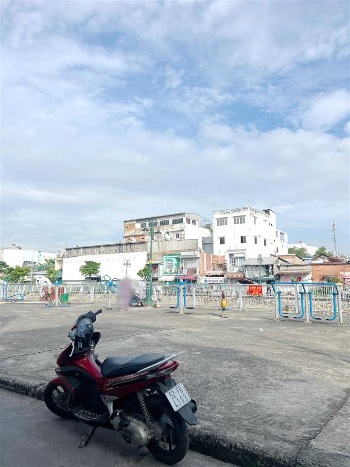 Nhà 4 tầng mặt tiền đường Ụ Cây P10 Q8. Giá: 4.78 tỷ